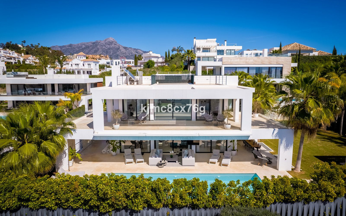 Vrijstaande Villa te koop in Nueva Andalucía R4293370