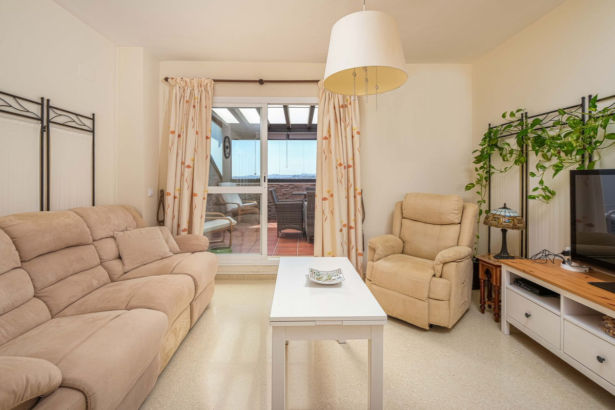 Apartment Penthouse in Los Pacos, Costa del Sol
