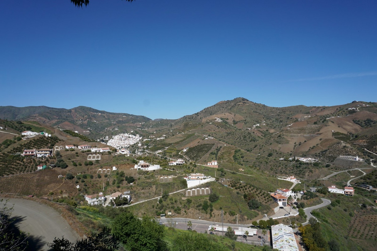 Almáchar is a white town in the interior of the province of Malaga.