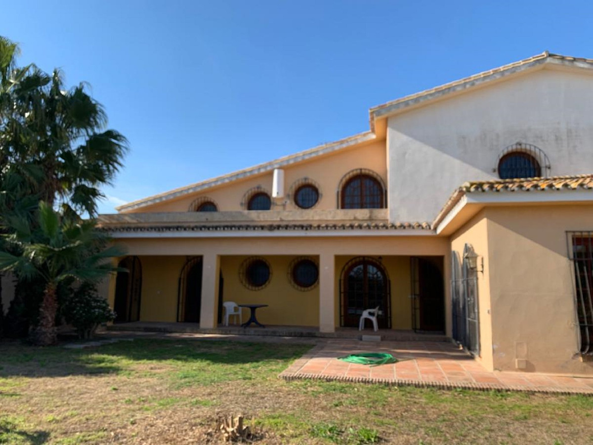 Villa Detached in Sierrezuela, Costa del Sol
