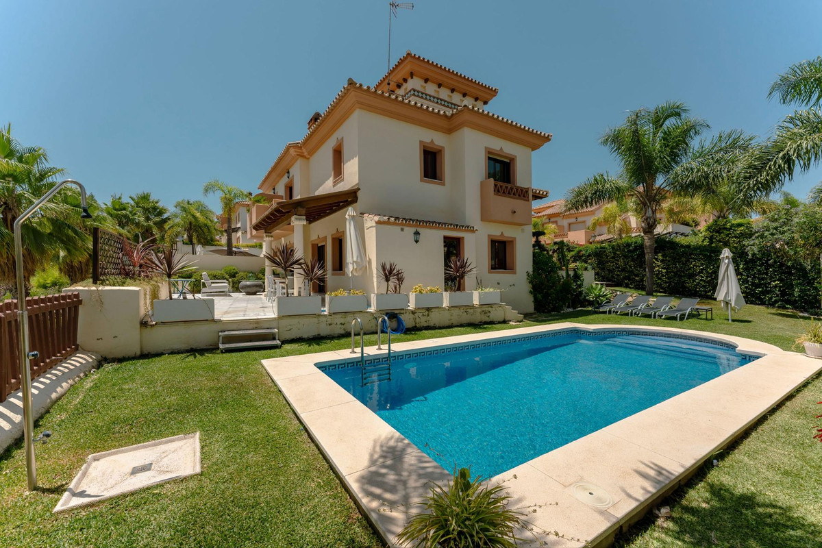 5 bed, 3 bath Townhouse - Terraced - for sale in Coín, Málaga, for 469,000 EUR