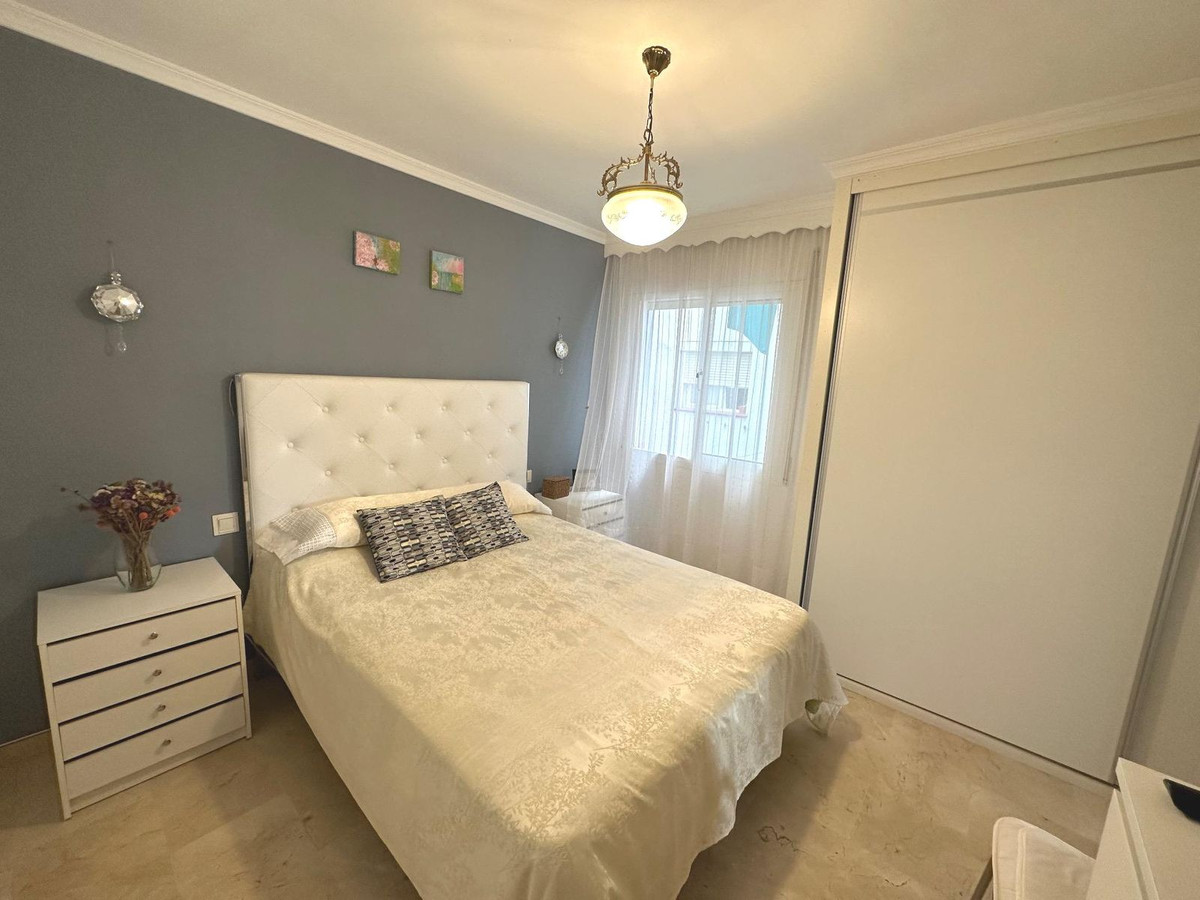3 Bedroom Middle Floor Apartment For Sale Estepona, Costa del Sol - HP4669054