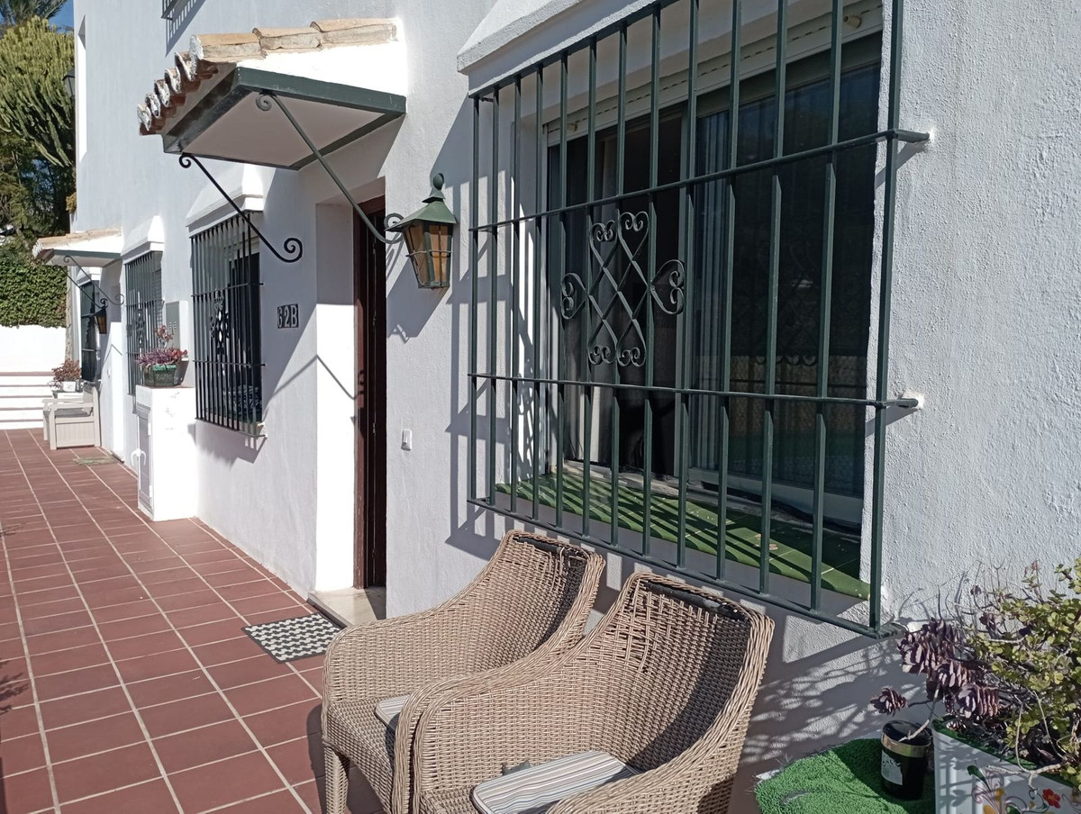 1 Bedroom Ground Floor Apartment For Sale Nueva Andalucía, Costa del Sol - HP4560493