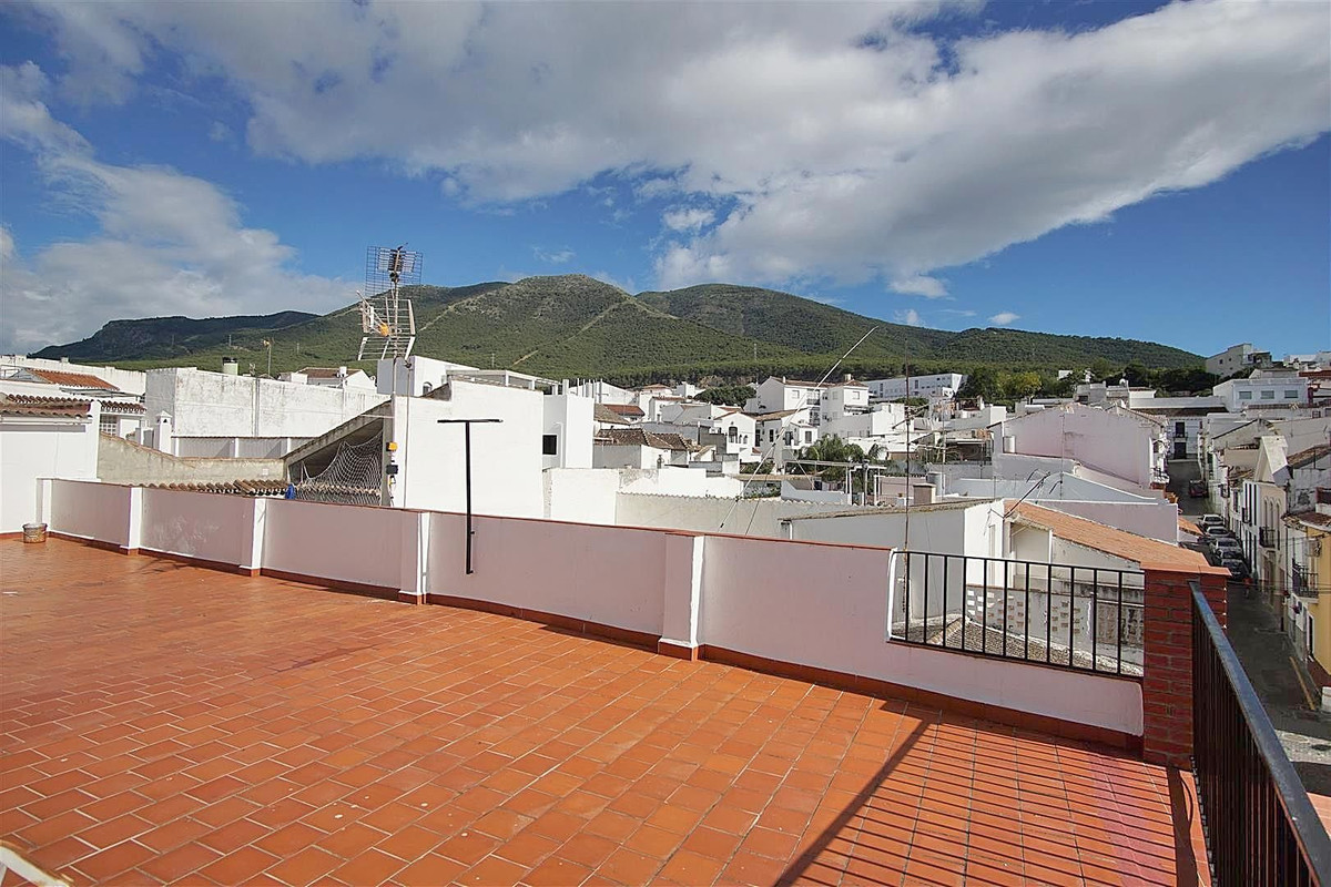 6 bed, 3 bath Townhouse - Terraced - for sale in Alhaurín el Grande, Málaga, for 195,000 EUR