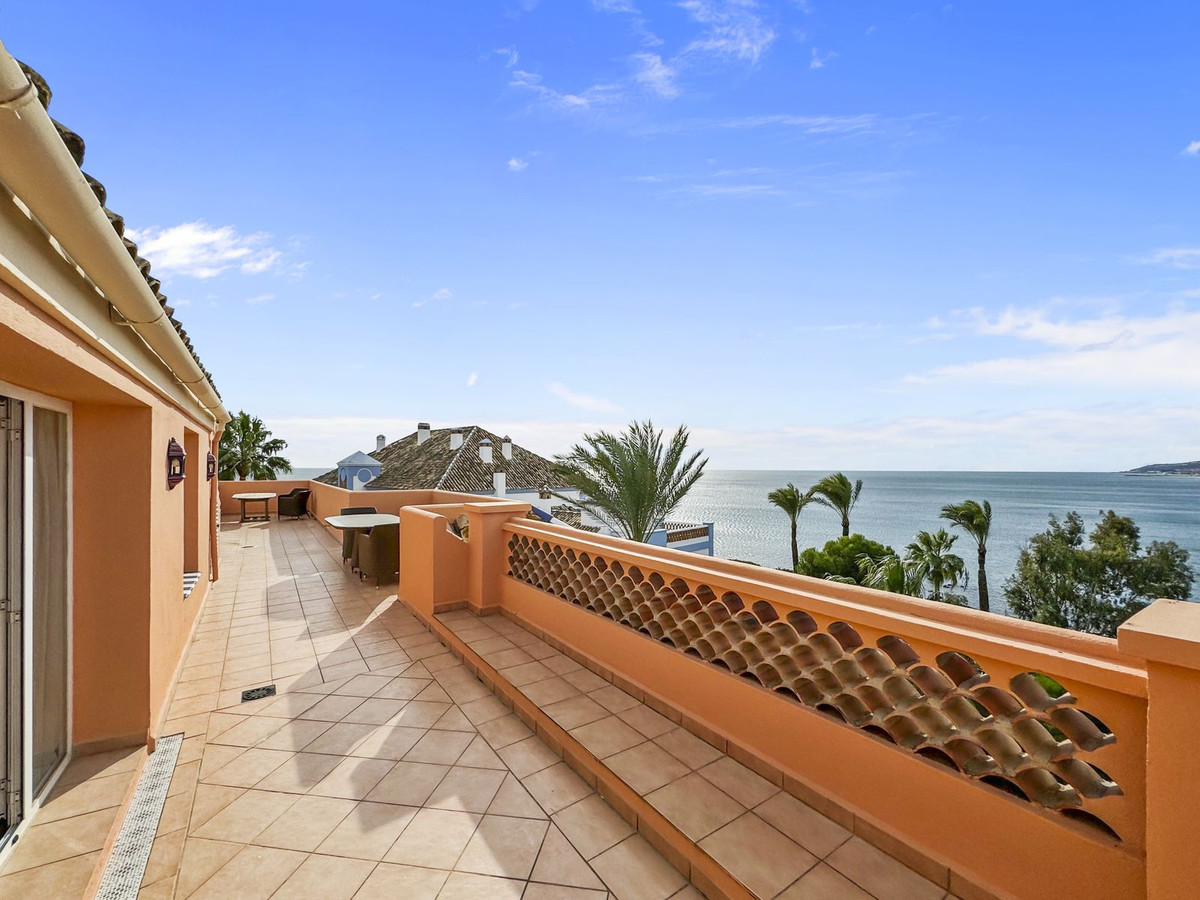Penthouse in Casares Playa Resale Costa Del Sol