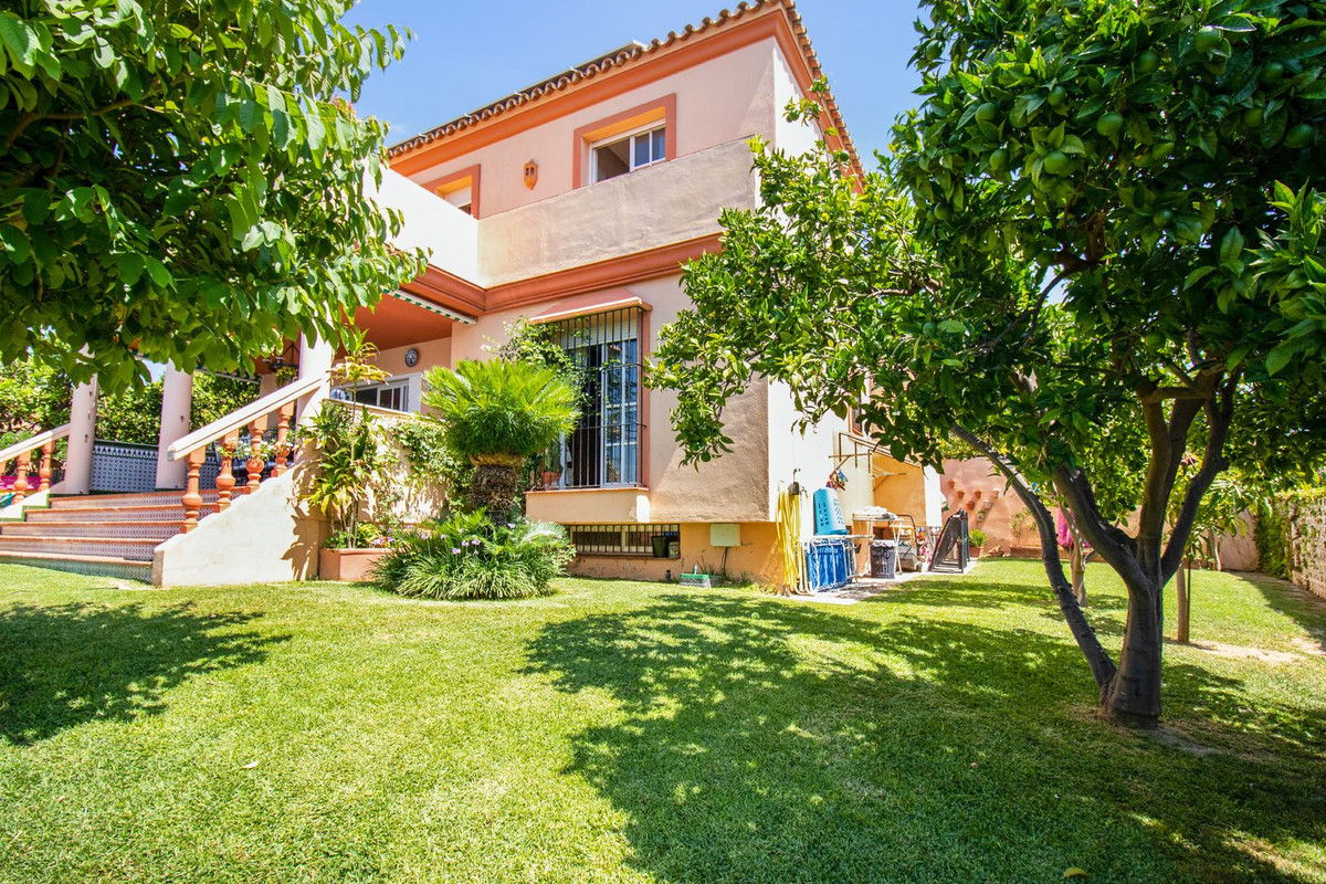 5 Bedroom Detached Villa For Sale Marbella, Costa del Sol - HP4365781