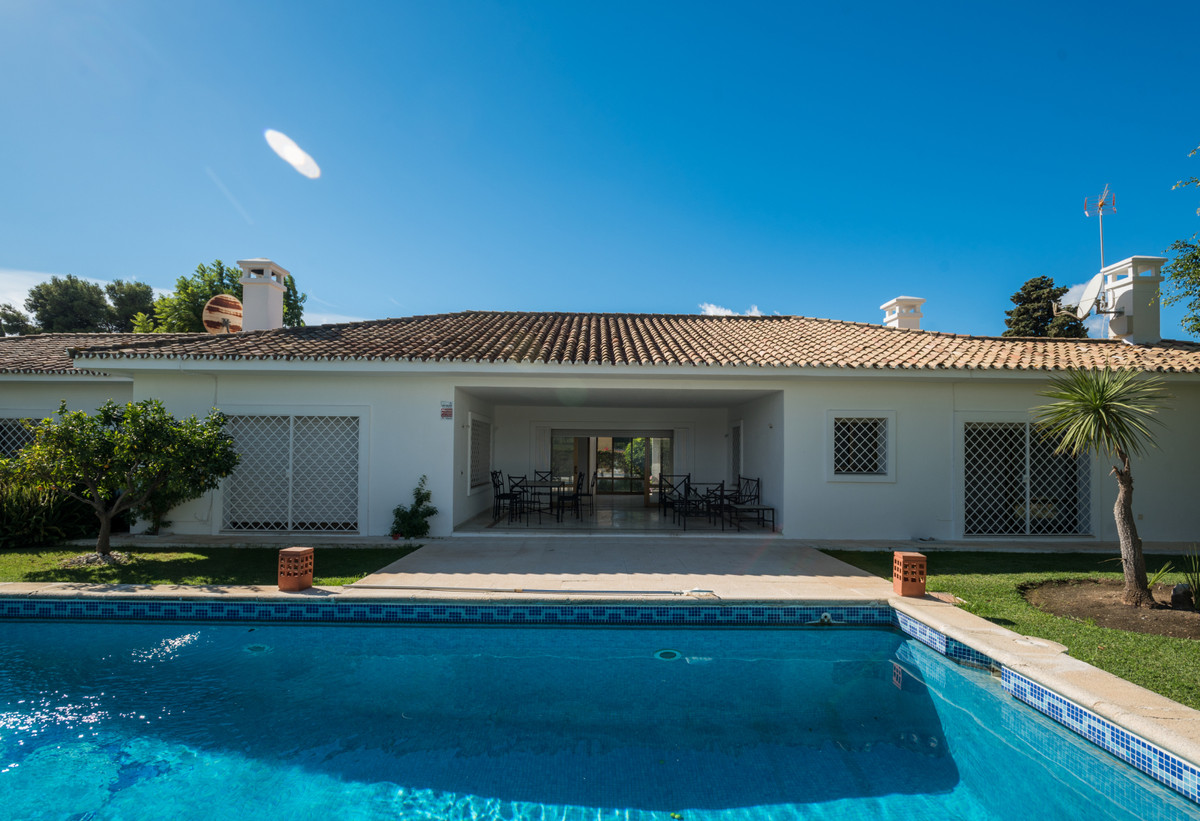 Villa - Chalet en venta en Guadalmina Alta R3957214