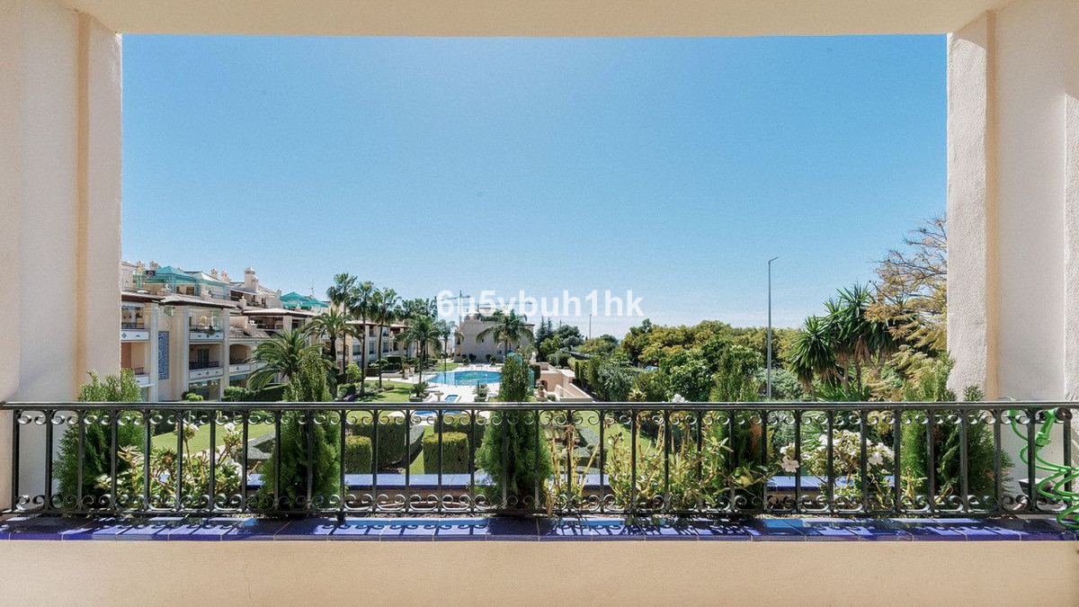 4 Bedroom Middle Floor Apartment For Sale Marbella, Costa del Sol - HP4408231