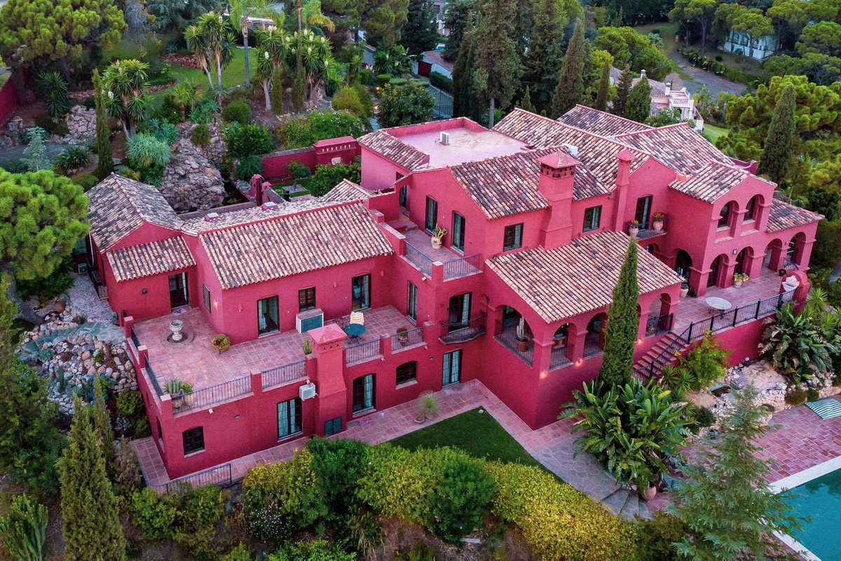 Villa Detached in El Madroñal, Costa del Sol
