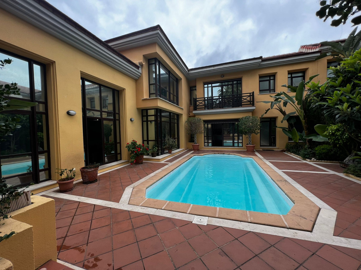 Villa en venta en Puerto Banús, Costa del Sol