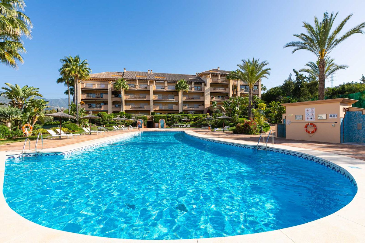 2 Bedroom Middle Floor Apartment For Sale Río Real, Costa del Sol - HP4289077