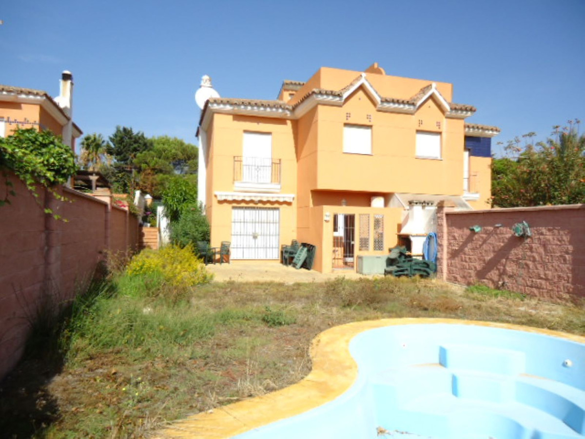 Townhouse for sale in Estepona R4687045