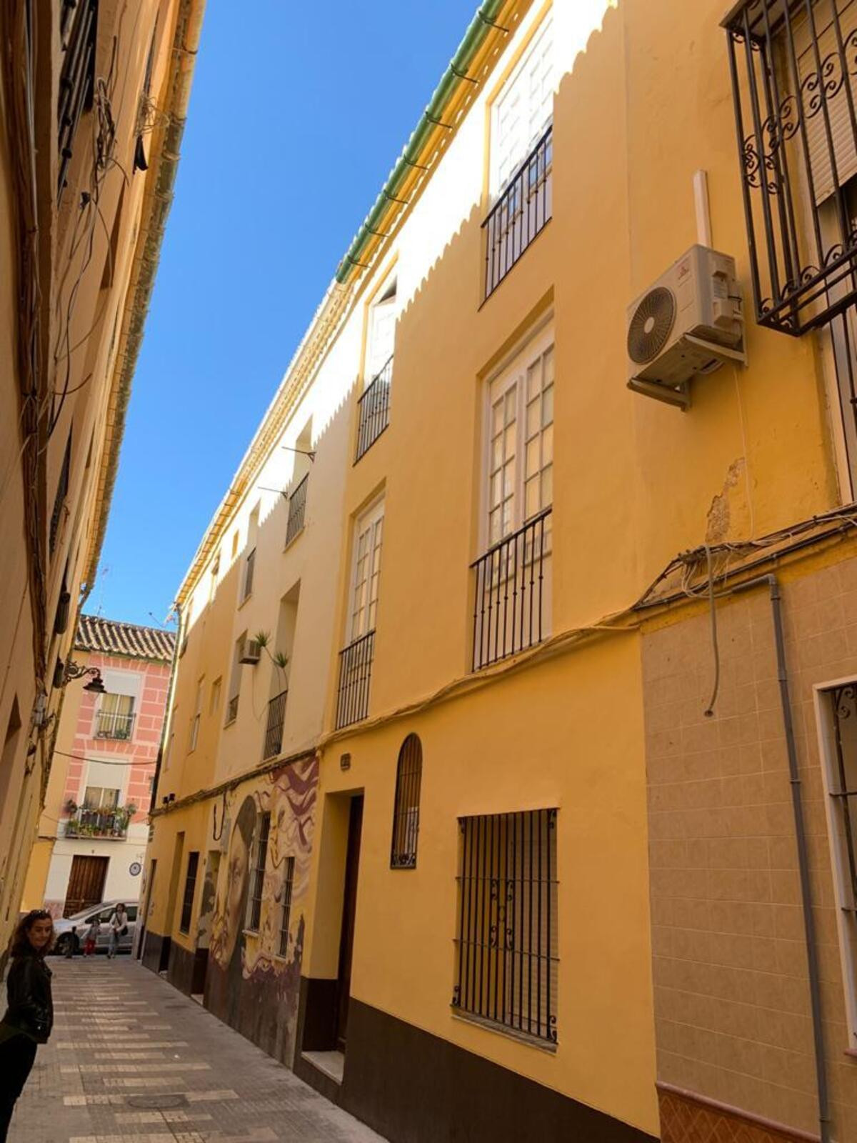 A 3-storey building is for sale! The tolal of 228 m2, located right behind Plaza Merced, in the hist, Spain