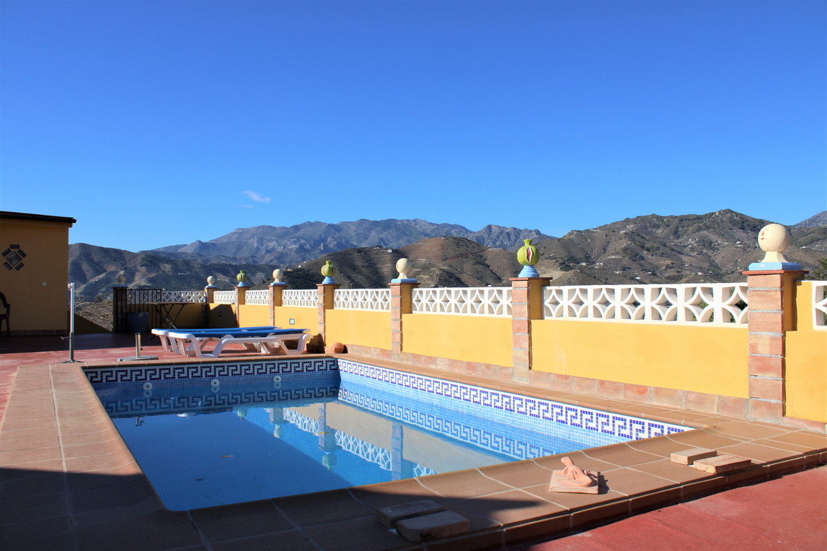 Unique opportunity to acquire a pool villa with stunning views and within 10 minutes drive to Almune, Spain