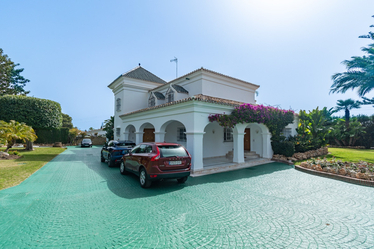Villa te koop in Guadalmina Alta R4704529