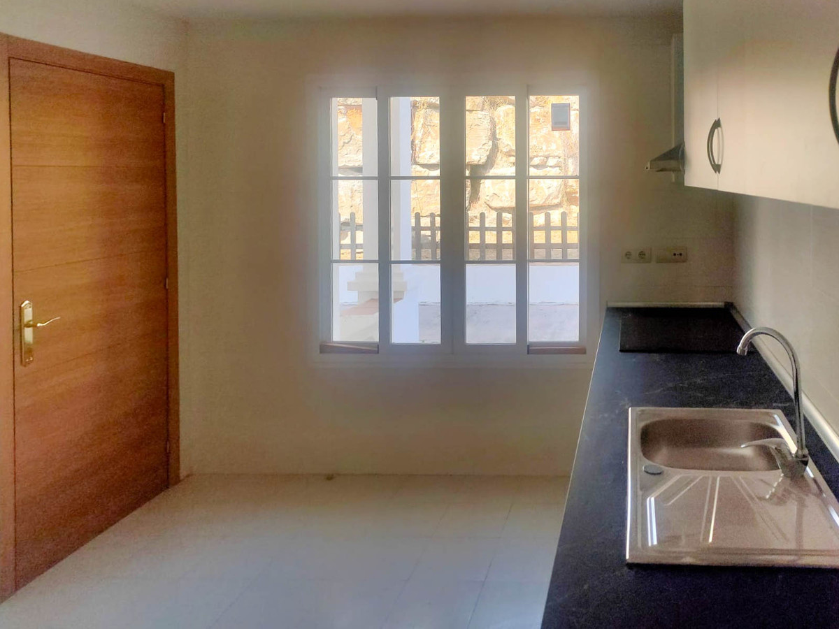 3 bed Property For Sale in Benahavís, Costa del Sol - thumb 12