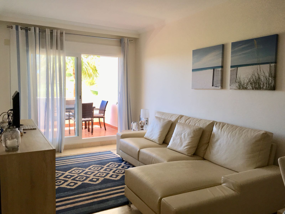 Apartment Middle Floor in Calanova Golf, Costa del Sol
