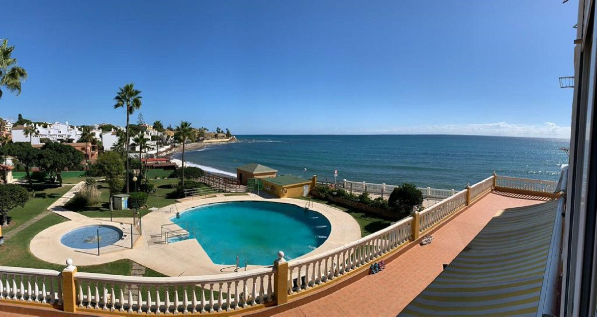 Studio on the first line of the beach, fully furnished and decorated, in Calahonda, Malaga (between , Spain