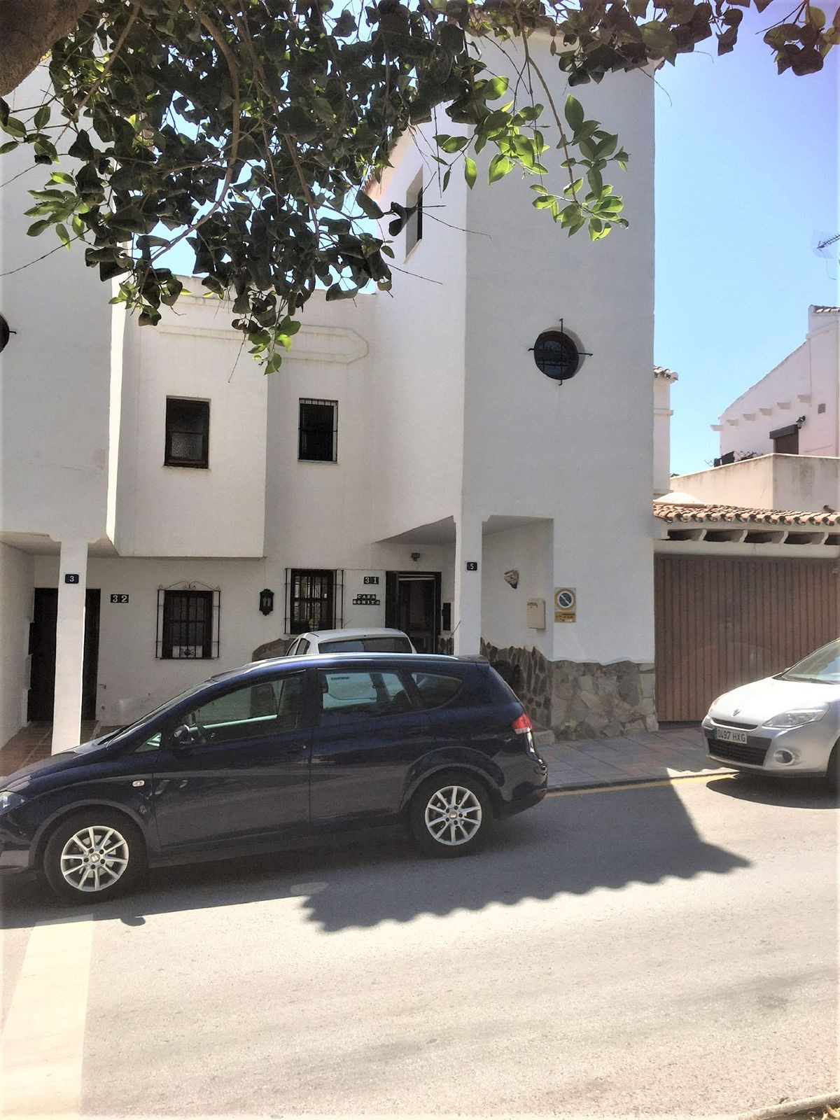 Beautifully present townhouse in Las Lagunas, close to all amenities and schools
this 3 bedroom, 2 b, Spain