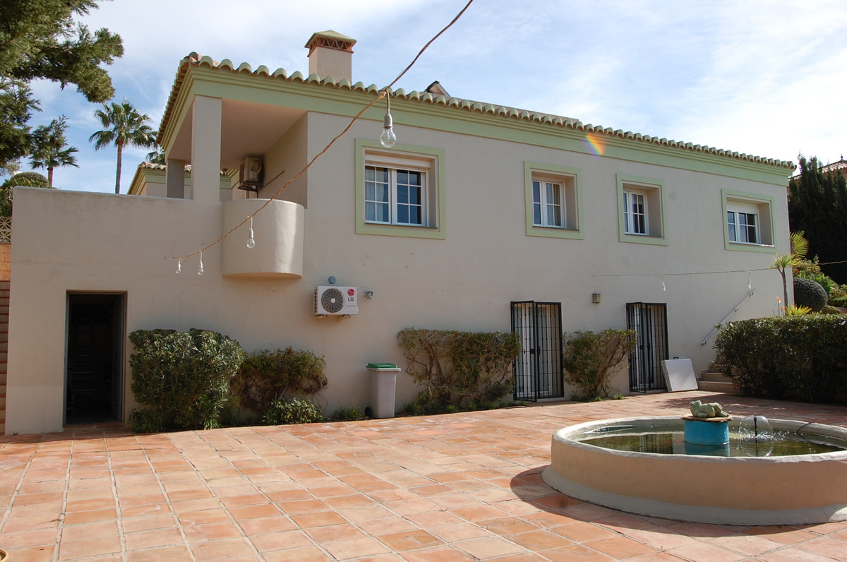 5 bedroom Villa For Sale in Torrequebrada, Málaga - thumb 37