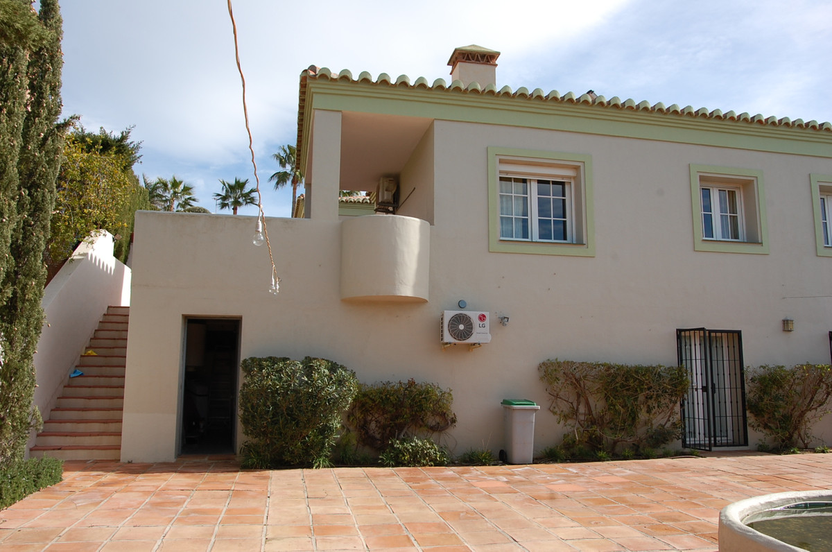 5 bedroom Villa For Sale in Torrequebrada, Málaga - thumb 38