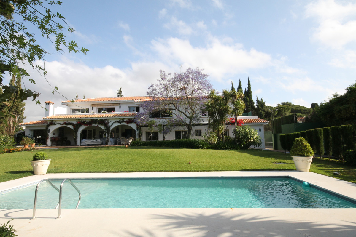 Vrijstaande Villa te koop in Calahonda R3605285