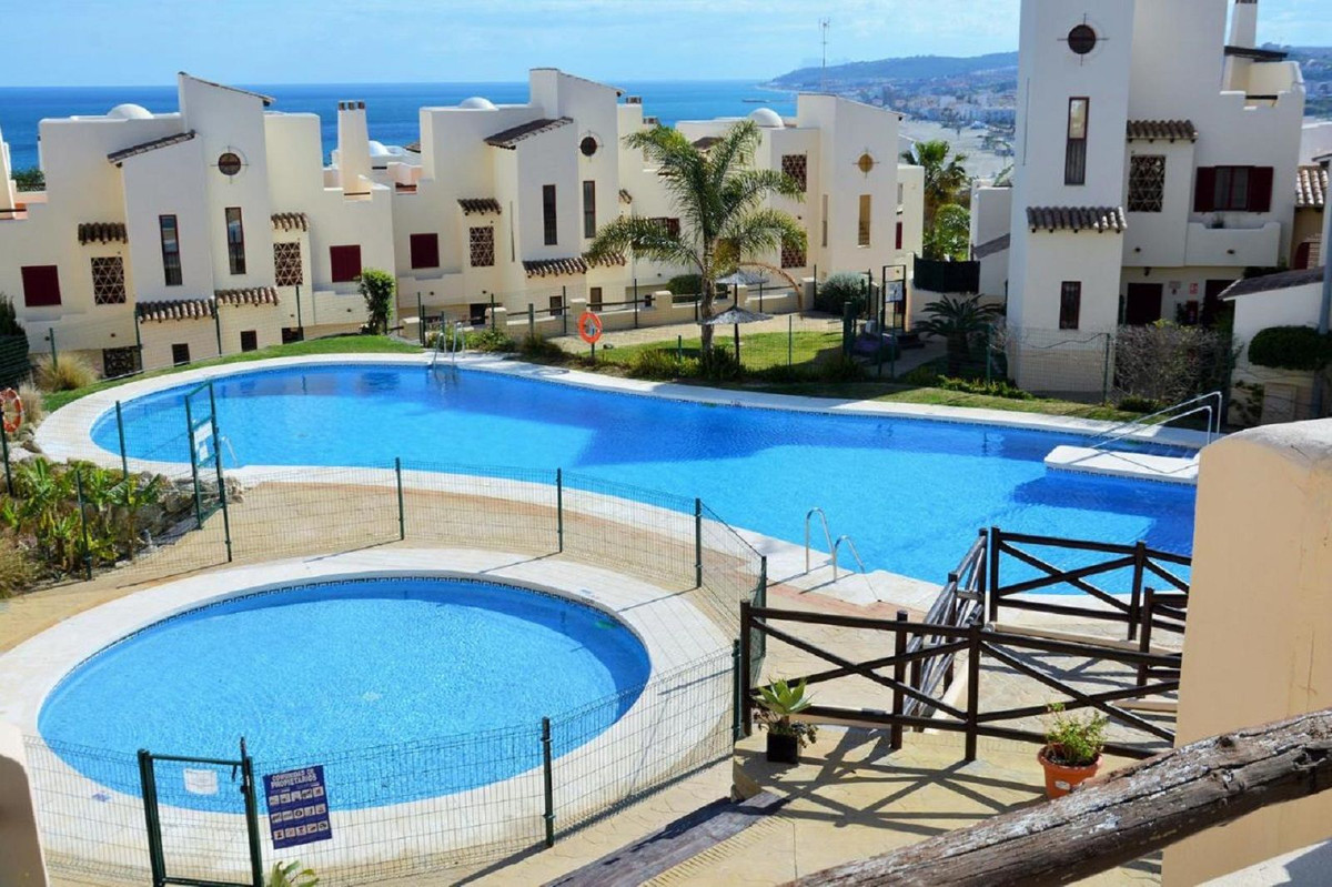 2 Dormitorios Apartamento Planta Baja  En Venta Casares, Costa del Sol - HP4184878