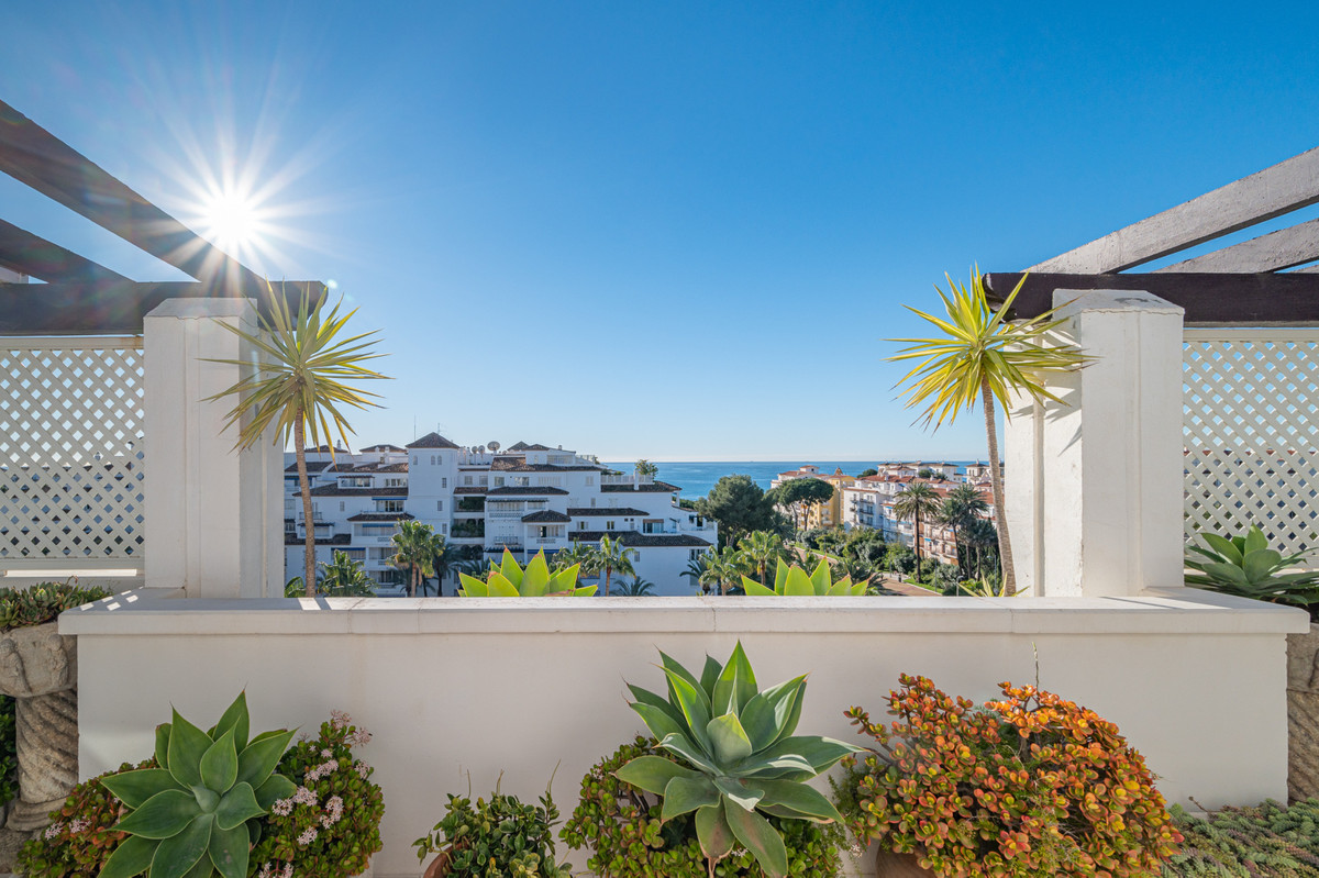 Penthouse, Puerto Banus, Costa del Sol.
4 Bedrooms, 3 Bathrooms, Built 230 m², Terrace 80 m².

Setti, Spain