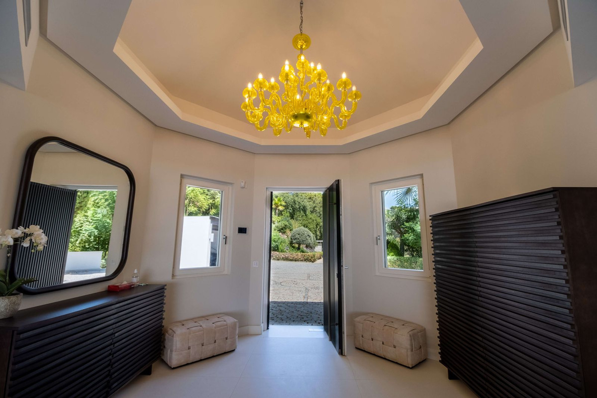 5 Bedroom Villa For Sale - La Zagaleta, Benahavis