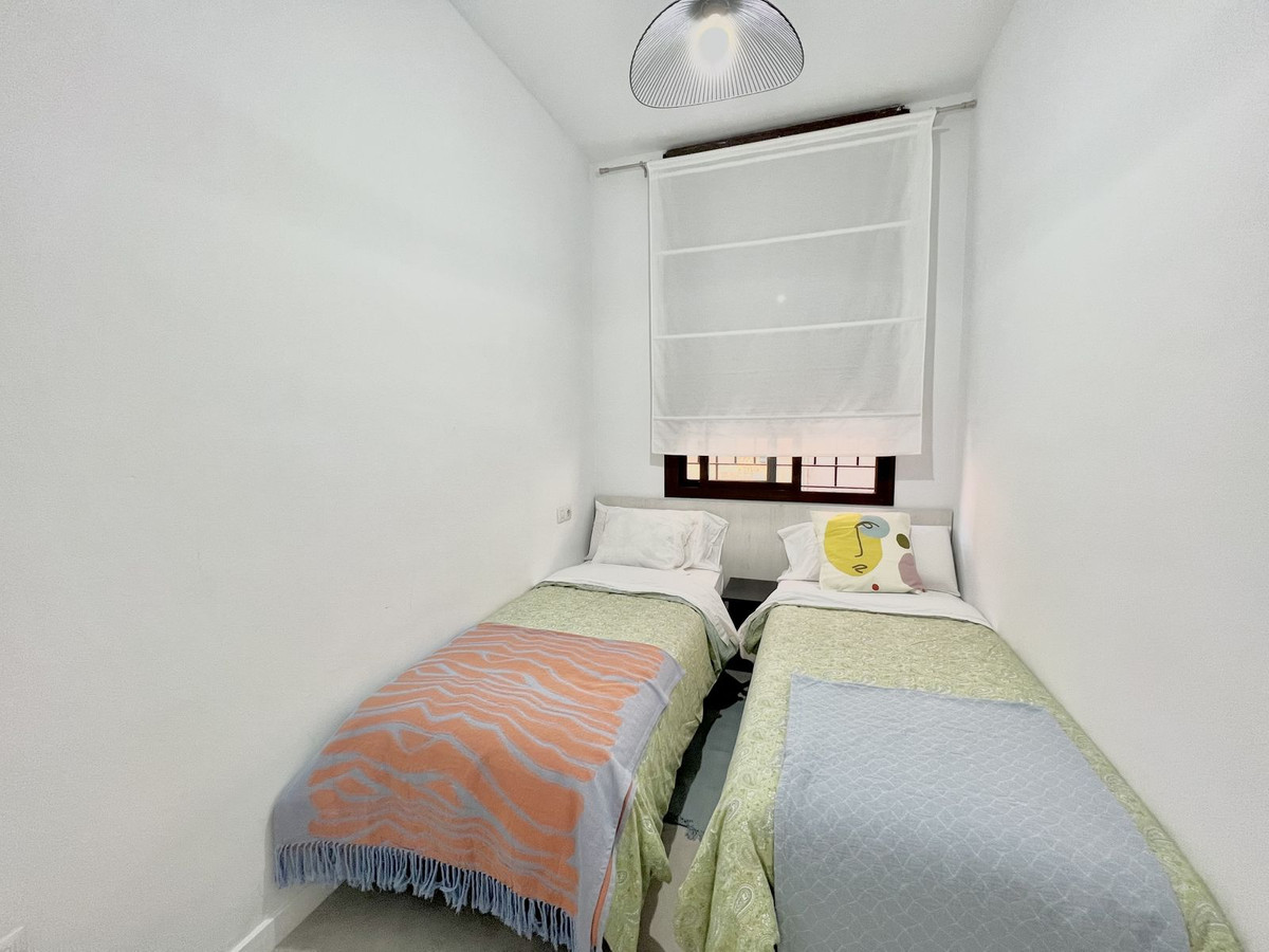 Apartamento con 15 Dormitorios en Venta Málaga