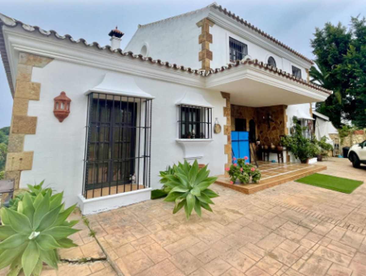 Detached Villa for sale in Elviria R4098241