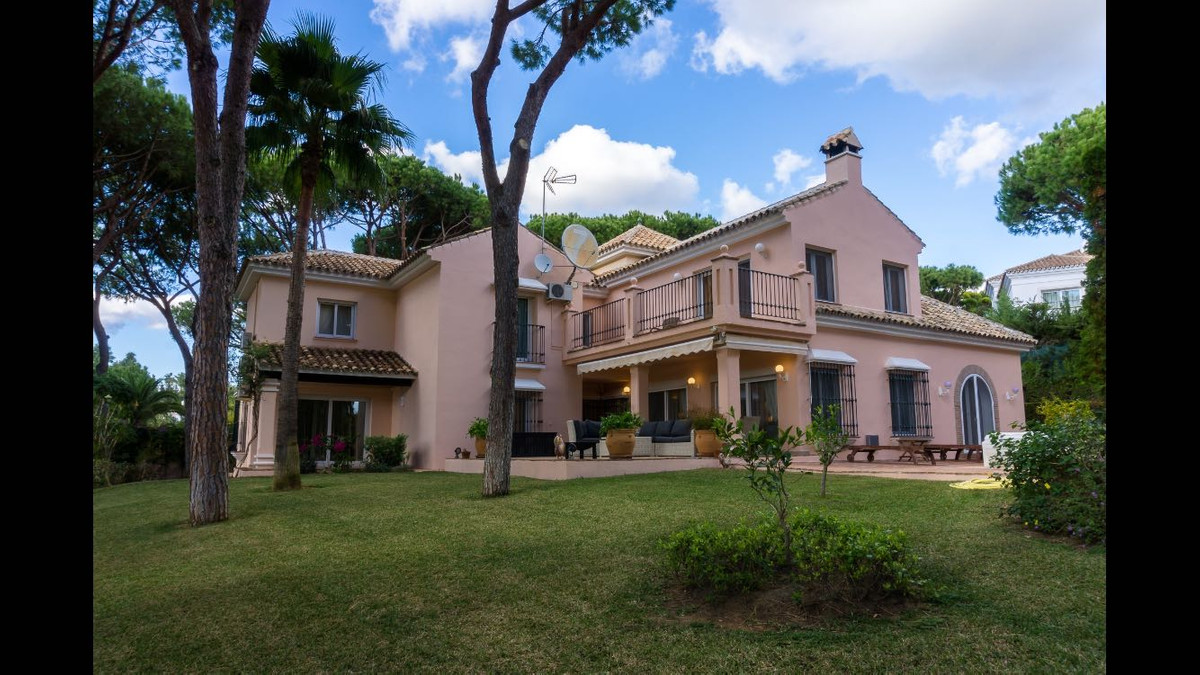 Villa con 5 Dormitorios en Venta Hacienda Las Chapas