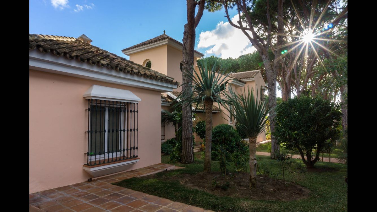 5 bedroom Villa For Sale in Hacienda Las Chapas, Málaga - thumb 24