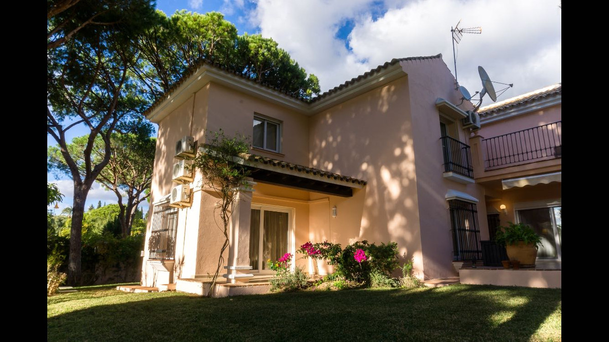 Villa con 5 Dormitorios en Venta Hacienda Las Chapas