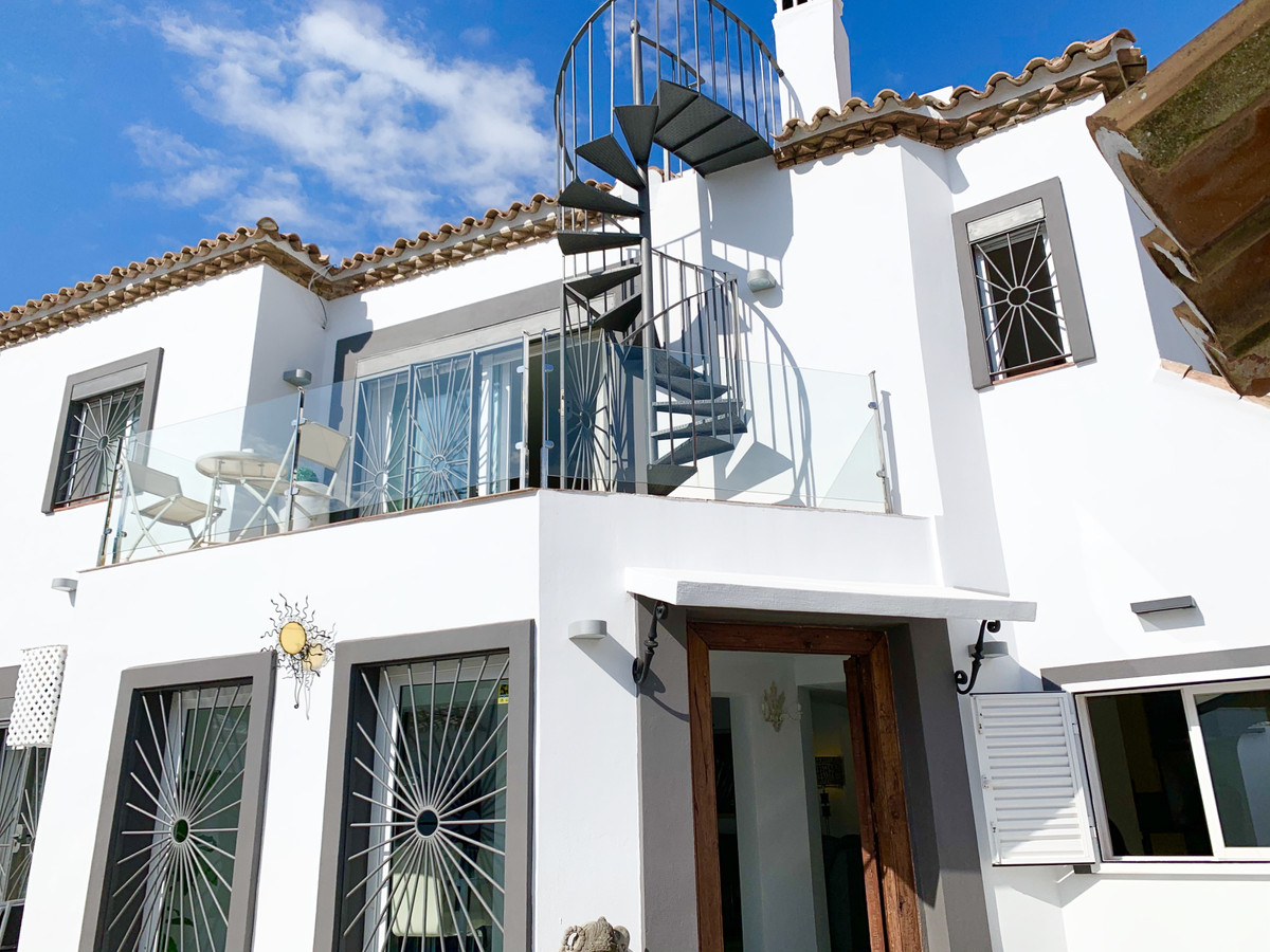 Stunning villa, completely renovated and ready to move into, in one of the best areas of San Pedro A, Spain