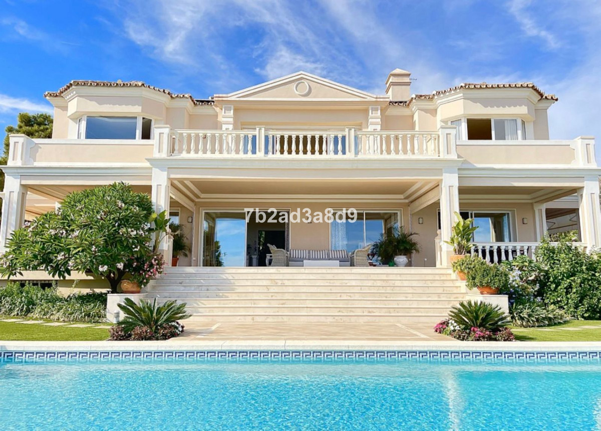 Villa te koop in The Golden Mile R4605796
