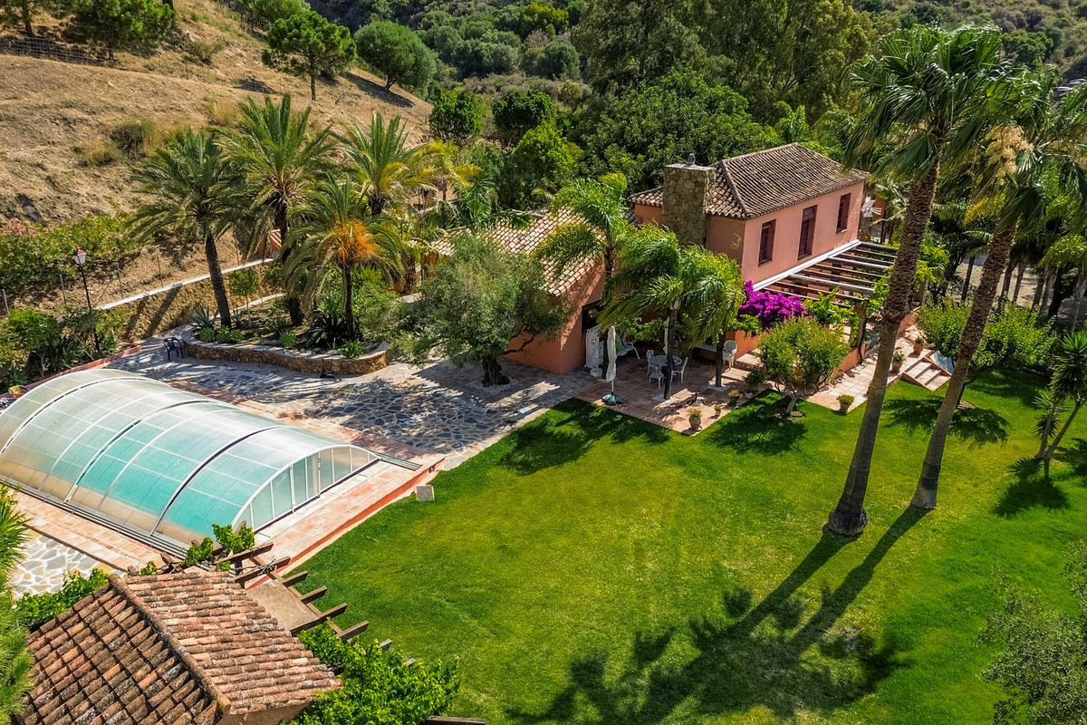 						Villa  Finca
													en venta 
																			 en Estepona
					