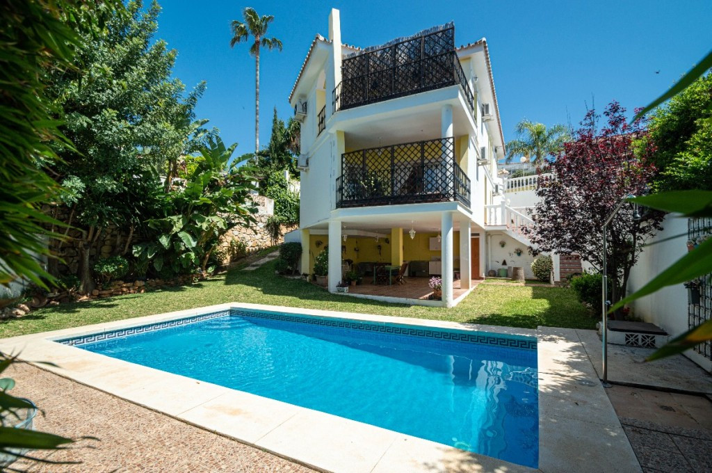 5 Bedroom Detached Villa For Sale Torreblanca, Costa del Sol - HP4713010