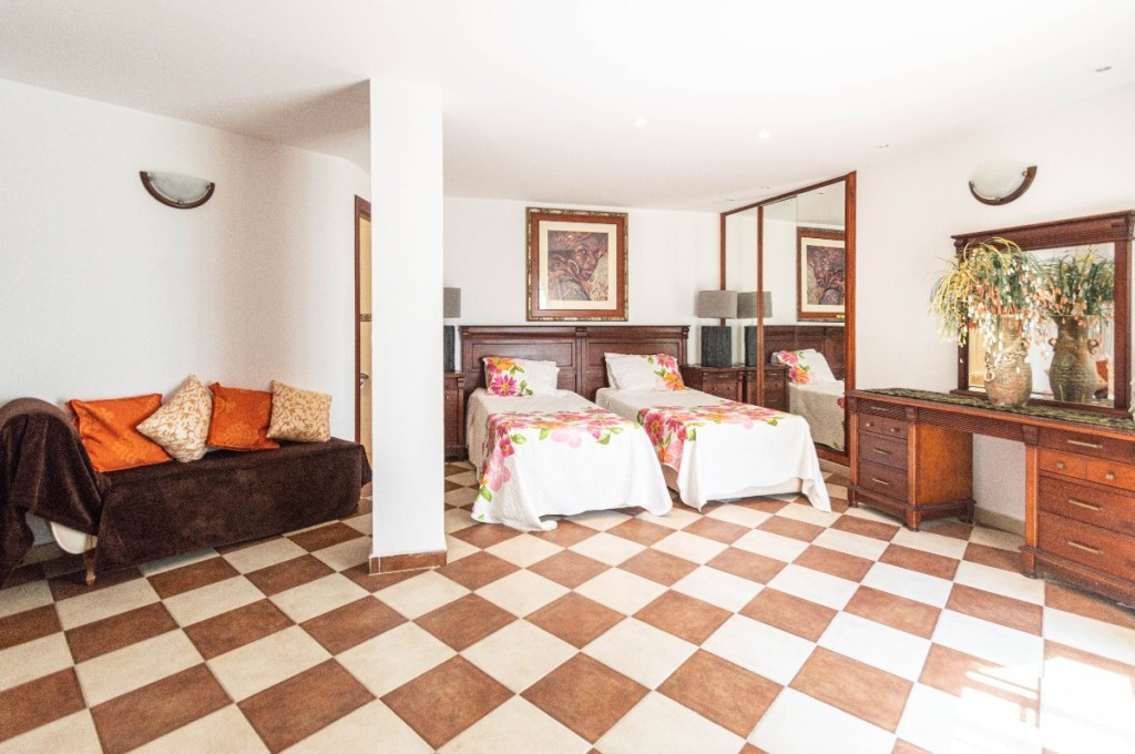 Villa con 5 Dormitorios en Venta Torreblanca