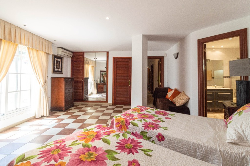 Villa con 5 Dormitorios en Venta Torreblanca