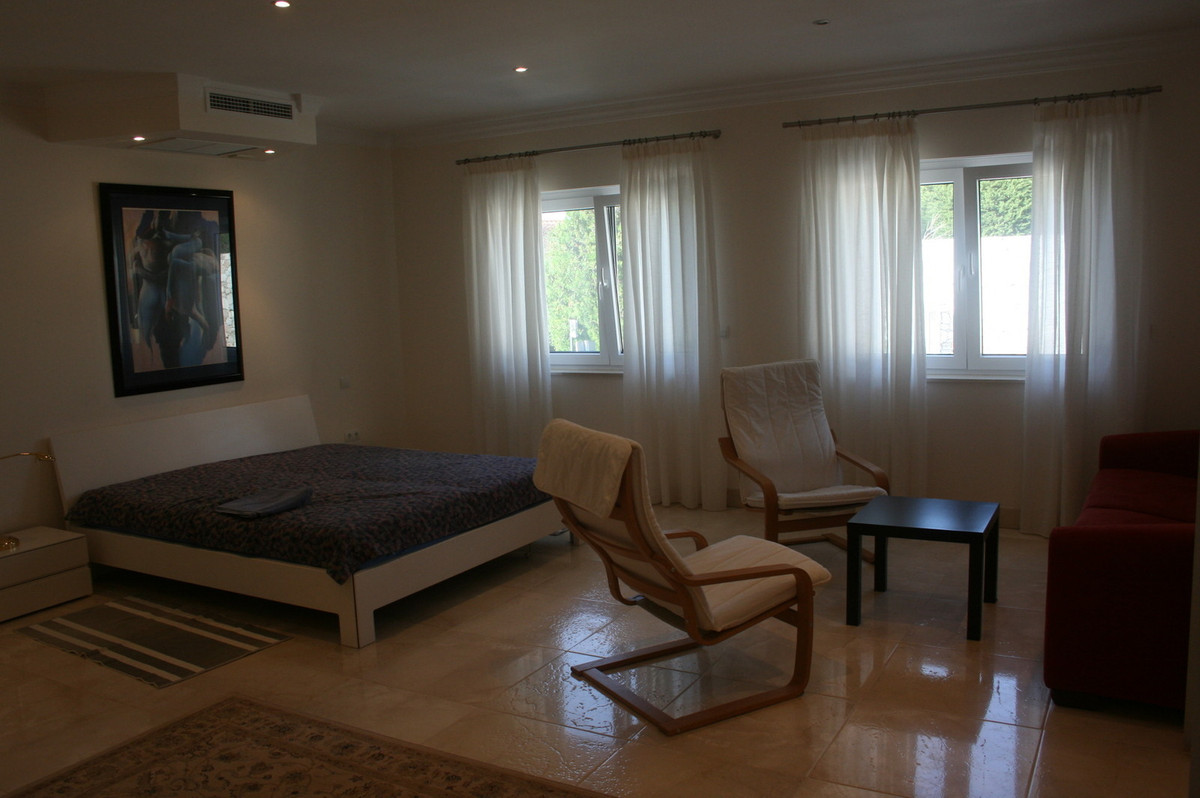 6 bedroom Villa For Sale in Hacienda Las Chapas, Málaga - thumb 23