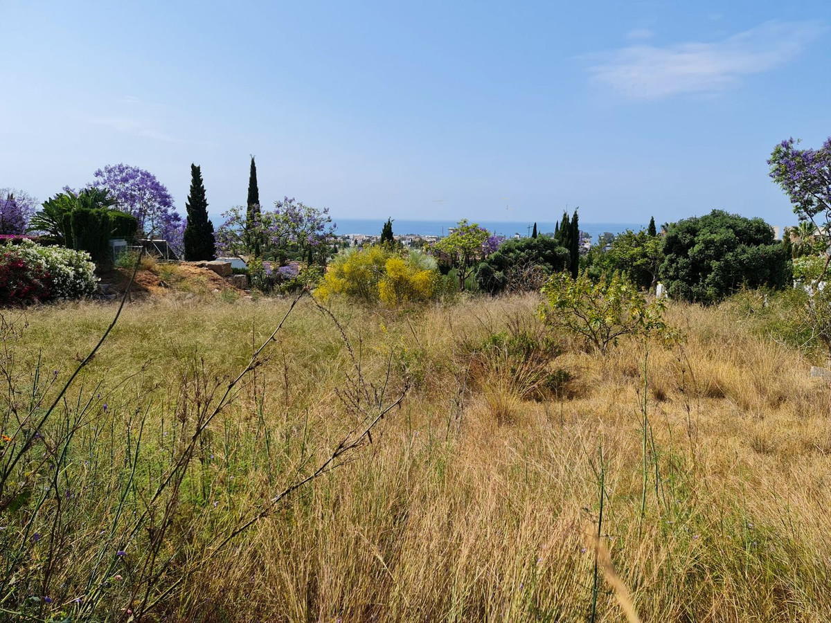 PLOT AVAILABLE TO BUY NOW WITH OT WITH OUT PLANS .

OWNER IS ABLE TO BUILD THE VILLA IF CLIENT WANTE, Spain