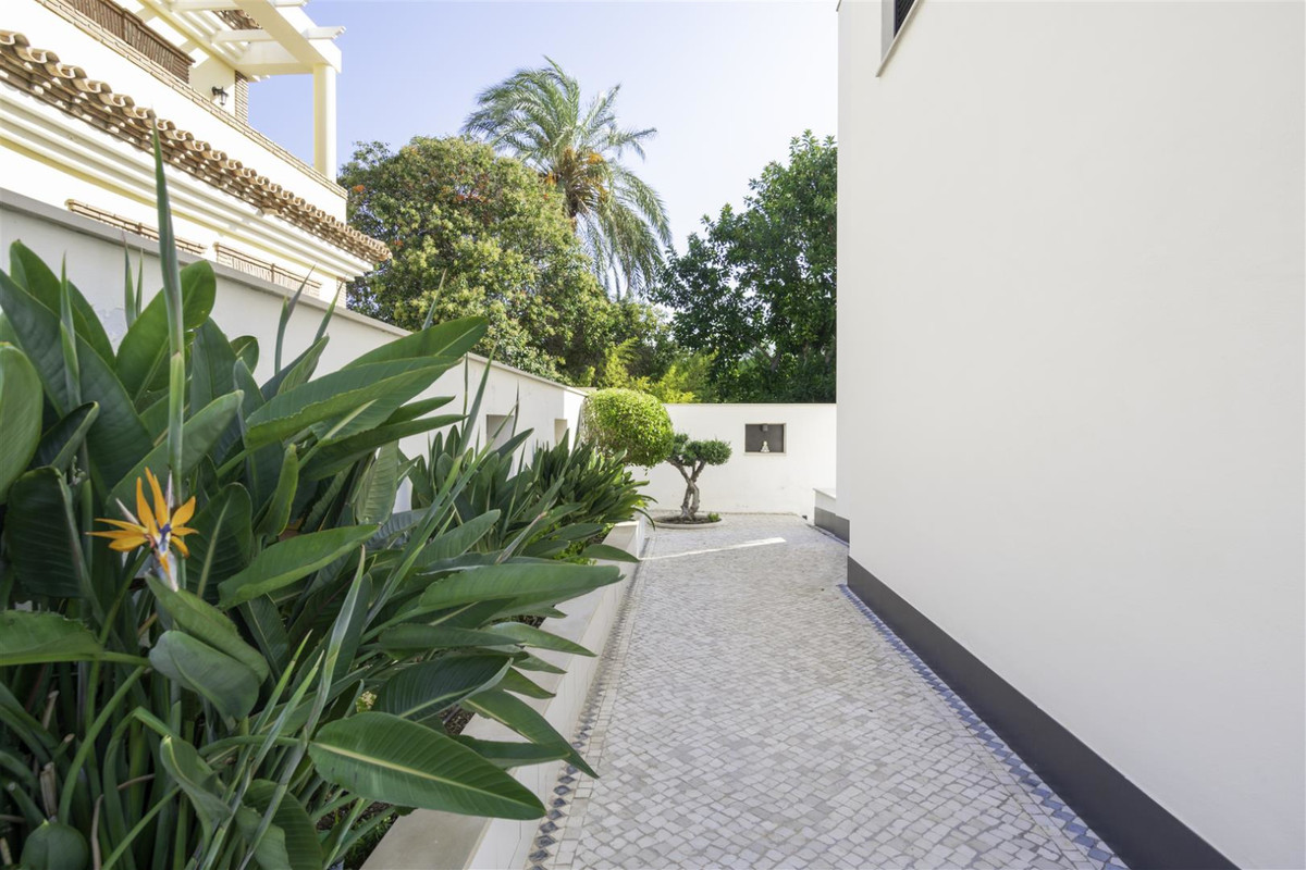 3 bedroom Villa For Sale in Torremolinos, Málaga - thumb 5
