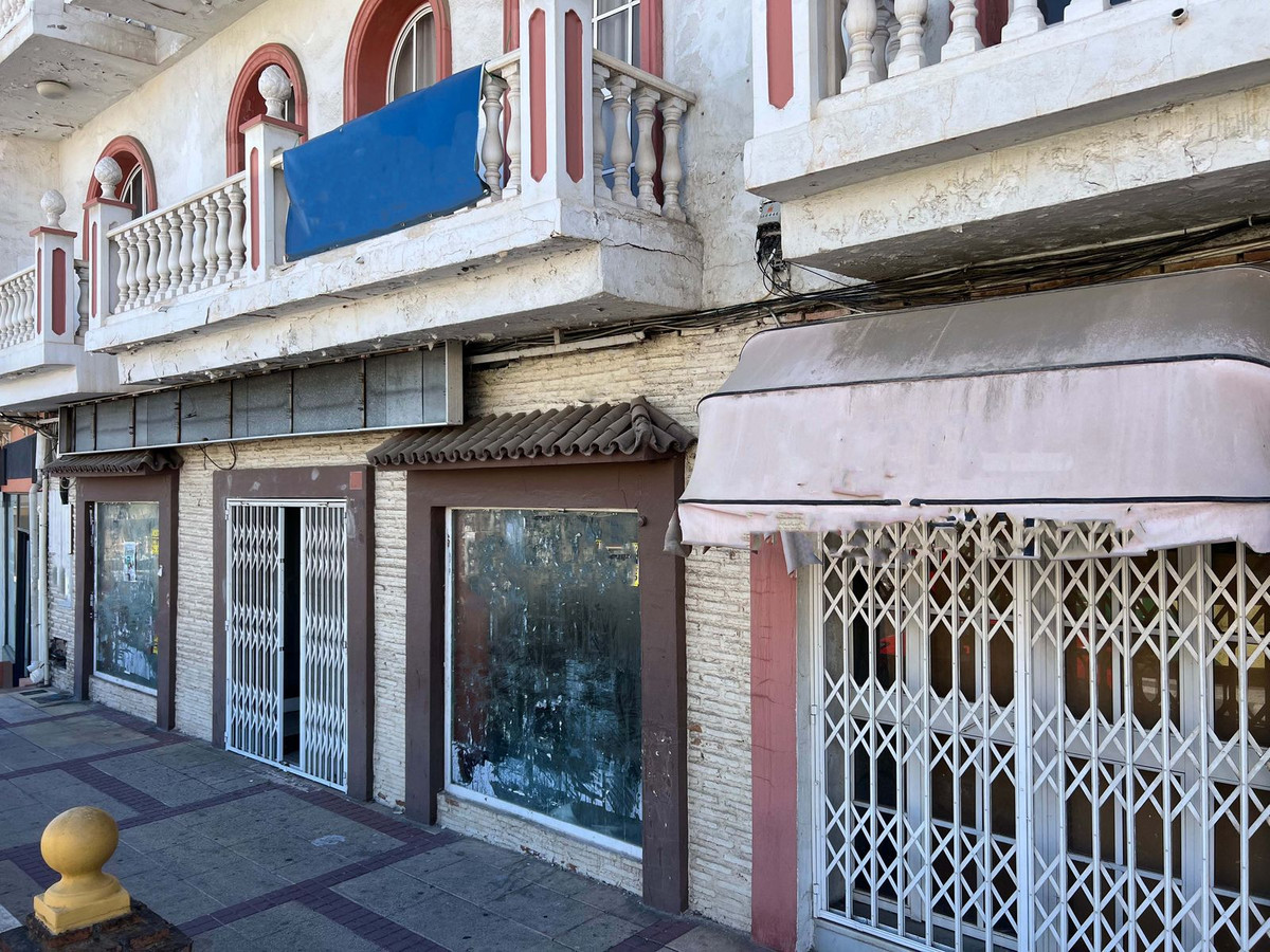 *** Investment Opportunity!!! *** Building to Renovate in Avda Reyes Catolicos, Alhaurin de la Torre, Spain