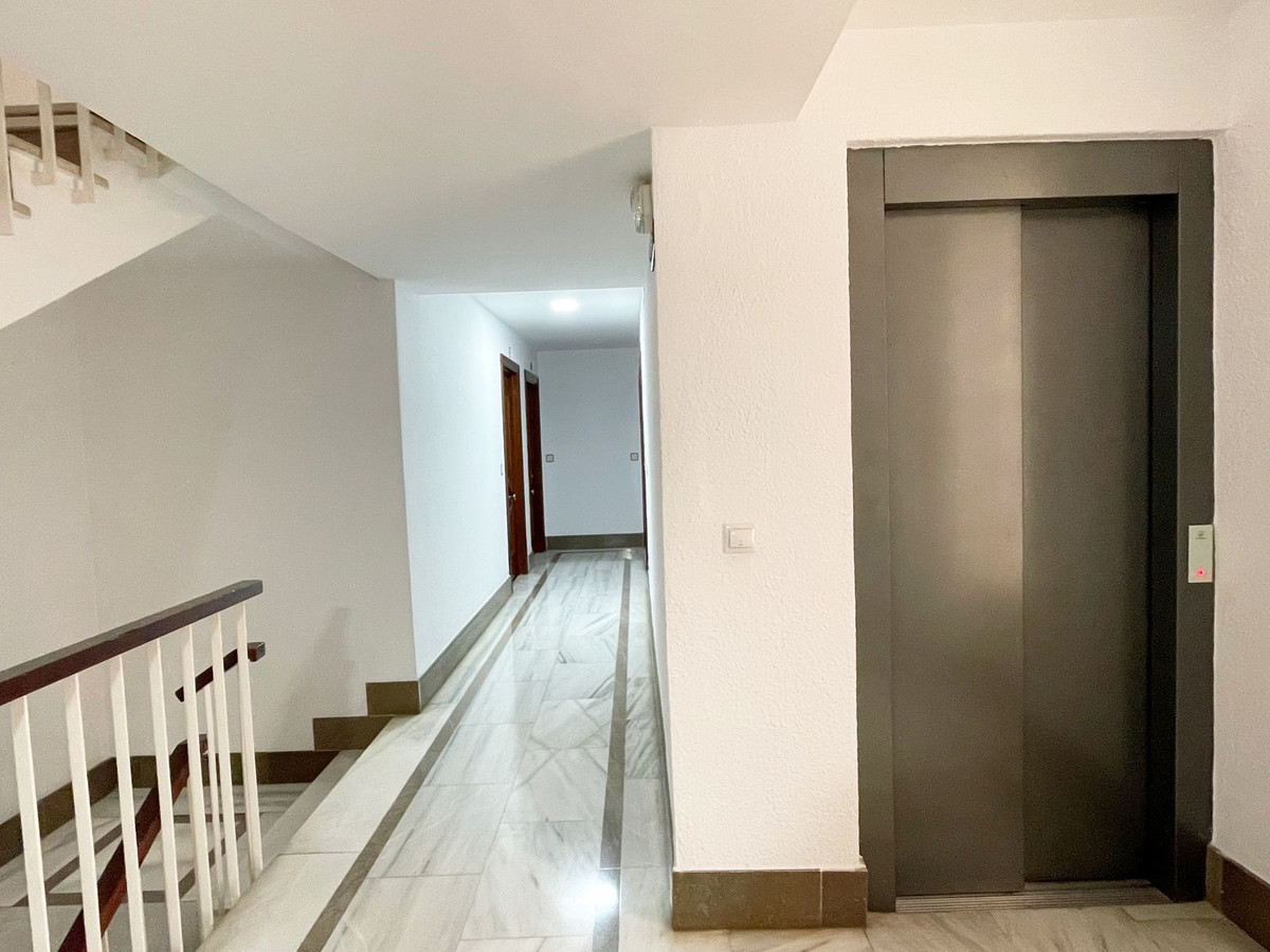 4 Bedroom Middle Floor Apartment For Sale Málaga