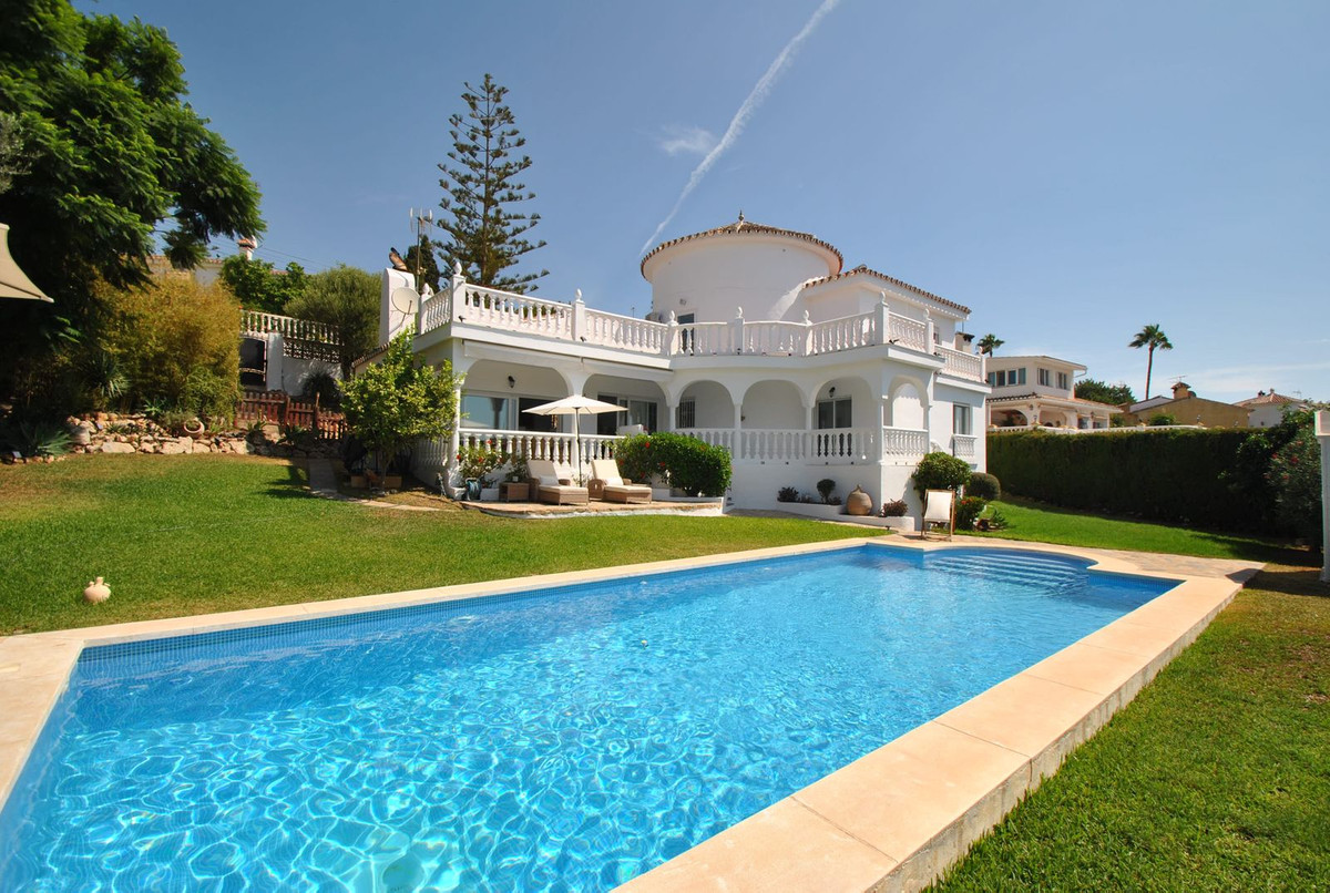 5 Bedroom Detached Villa For Sale Sierrezuela, Costa del Sol - HP4453306