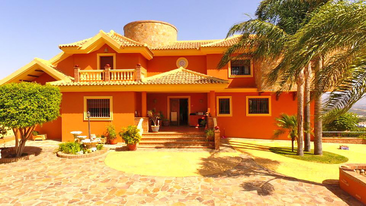 4 Bedroom Detached Villa For Sale Alhaurín de la Torre, Costa del Sol - HP4148077