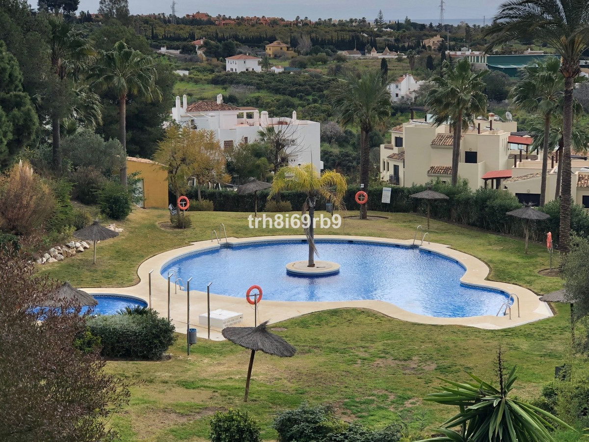 Middle Floor Apartment for sale in Selwo, Costa del Sol