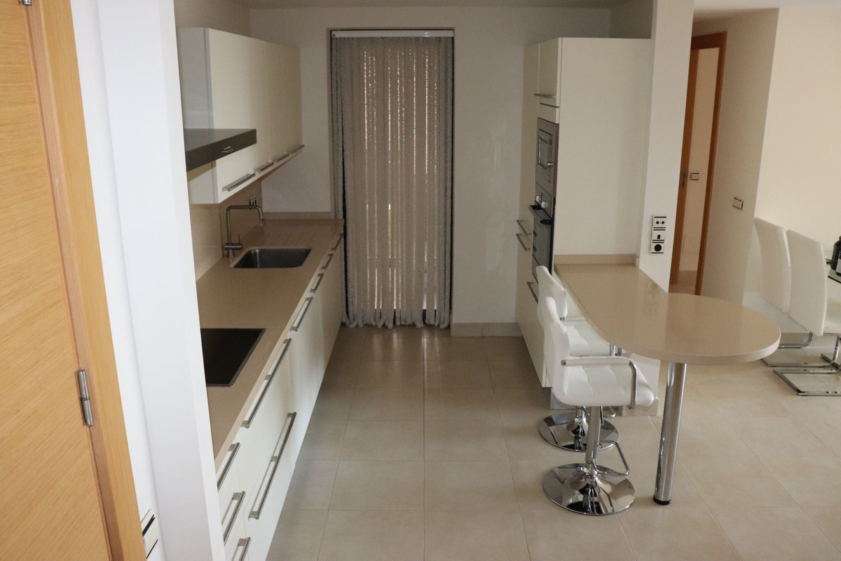 3 bedroom Apartment For Sale in Los Monteros, Málaga - thumb 4