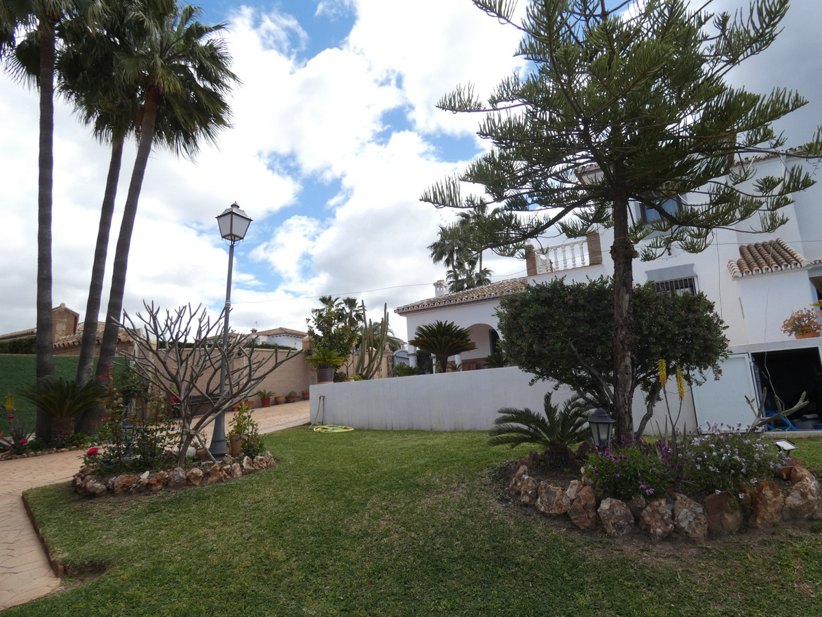 4 bedroom Villa For Sale in Alhaurín el Grande, Málaga - thumb 24